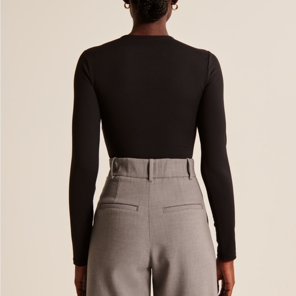 Abercrombie Long Sleeve Seamless Fabric Crew Bodysuit in White - Picture 5 of 6